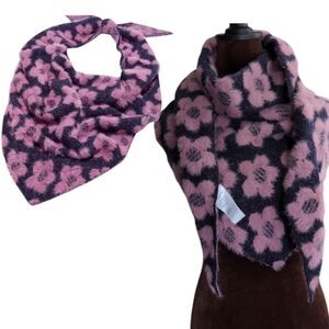 Incredibly soft Floral fuzzy eyelash triangle scarf wrap nwot daisy